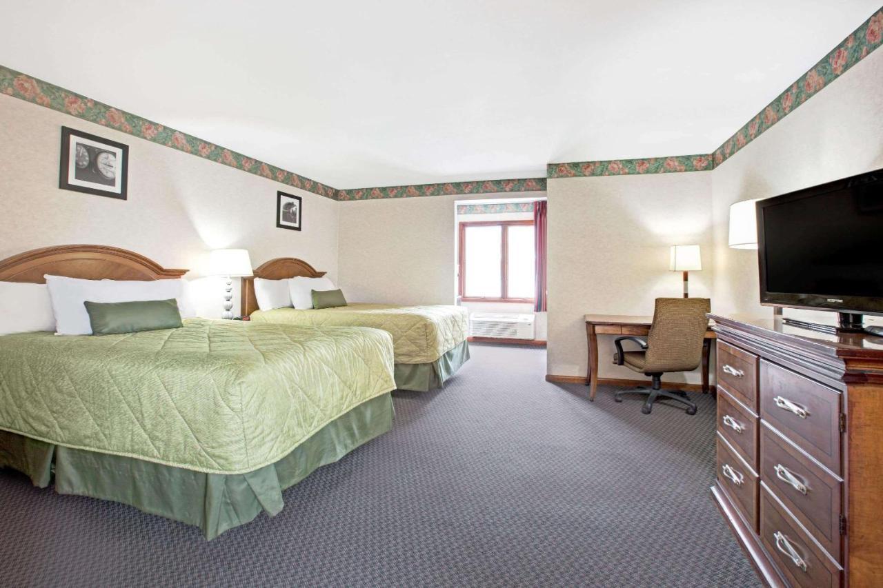 Ramada By Wyndham Flemington Otel Dış mekan fotoğraf