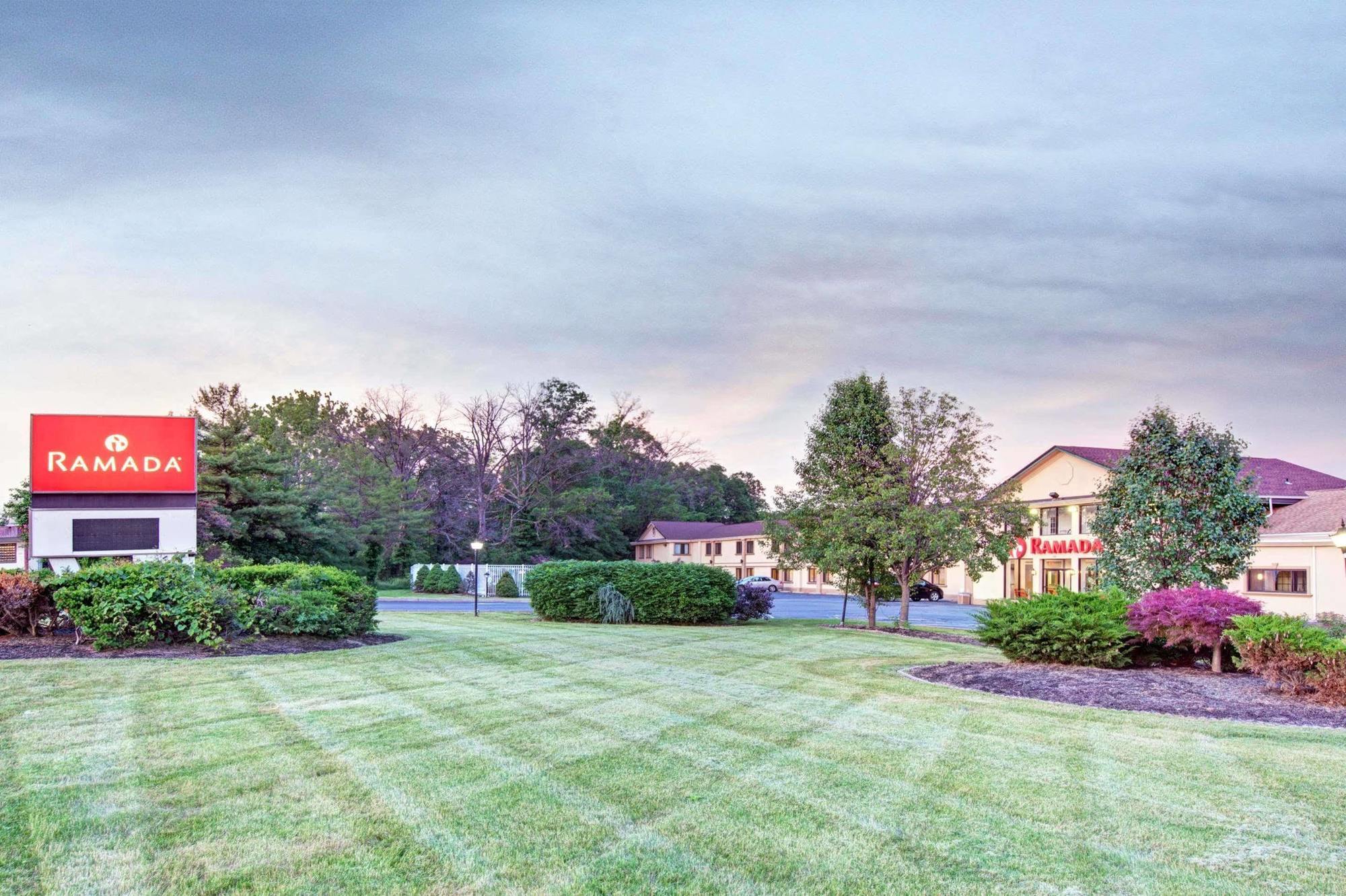 Ramada By Wyndham Flemington Otel Dış mekan fotoğraf