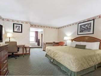 Ramada By Wyndham Flemington Otel Dış mekan fotoğraf